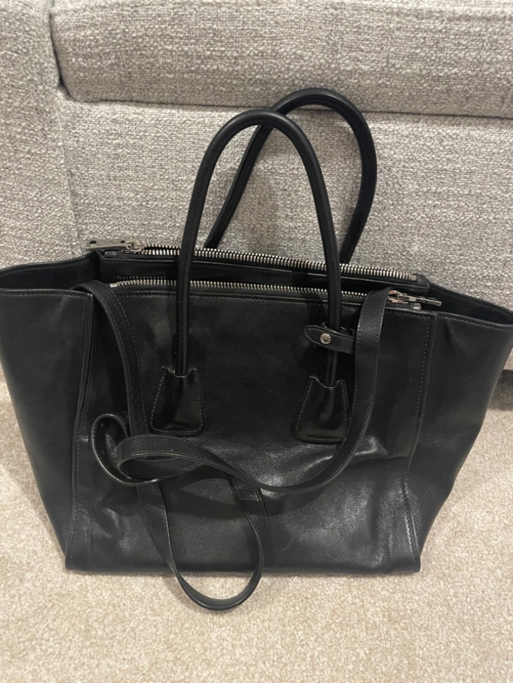Prada Black Vitello Daino Trapeze tote - Picture 5 of 12